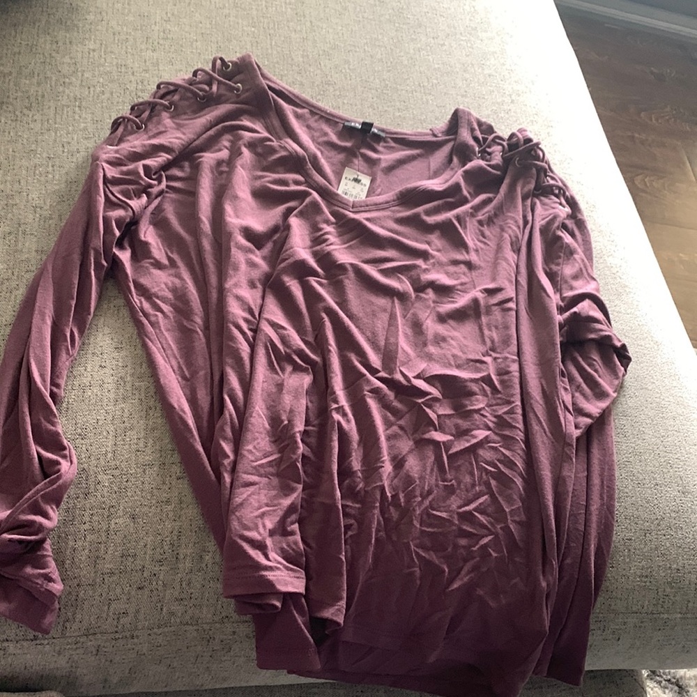 Express long sleeve v-neck t-shirt with shoulder detail